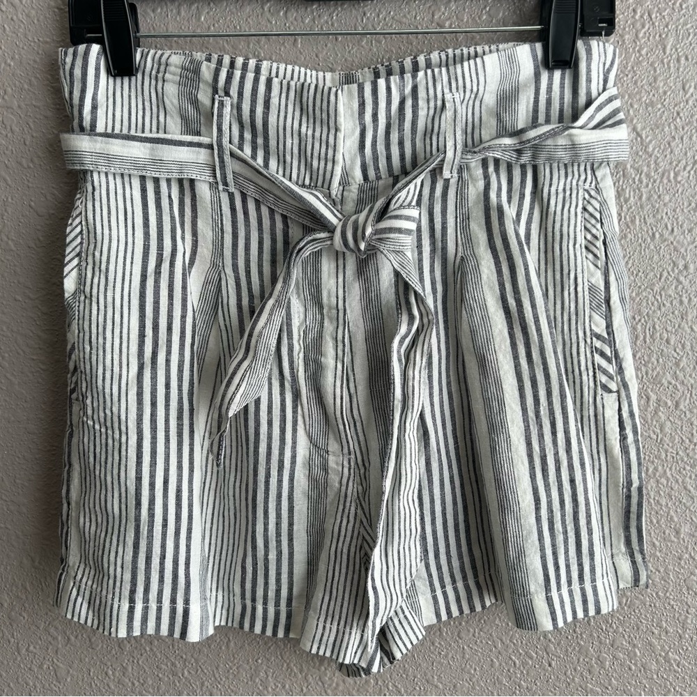 C&C California white striped‎ 100% linen tie waist shorts